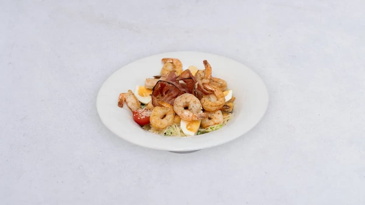 Insalata caesar con gamberi