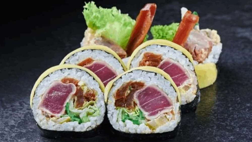 Specjał Maguro spicy roll, (6szt)