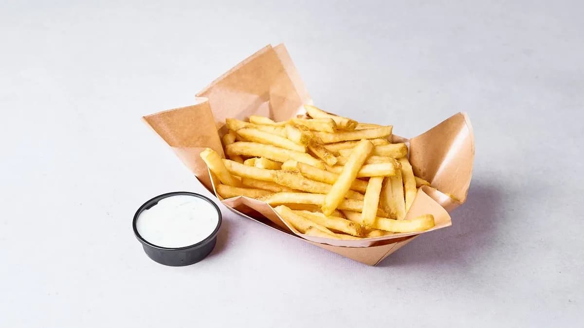 Frytki z sosem czosnkowym
