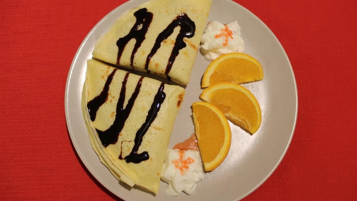 Naleśniki Ryjka (z białym serem i bitą śmietaną)