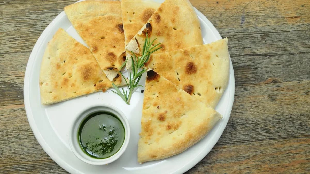 Focaccia z rozmarynem i solą morską