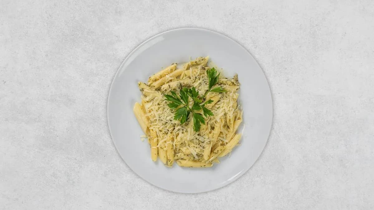 Penne rigate al pesto di basilico