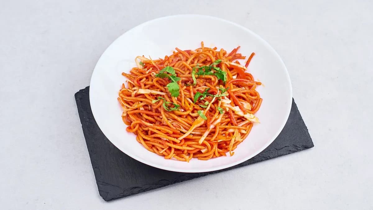Veg schezwan noddle
