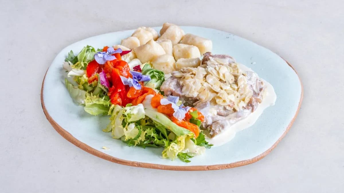 Cielęcina w sosie migdałowym