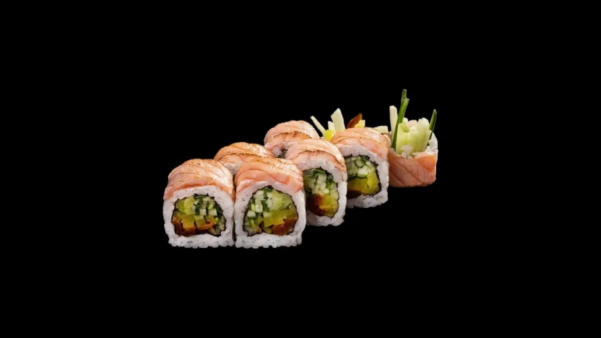 Wege z opalanym łososiem