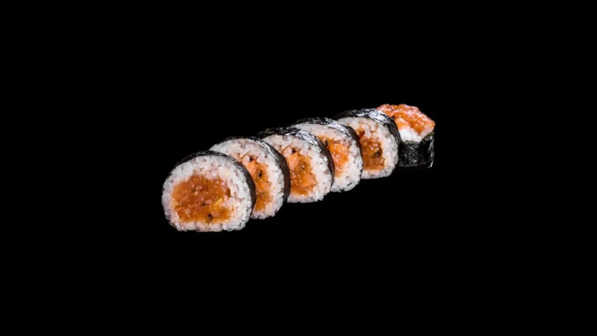 Futomaki z tatarem z łososia