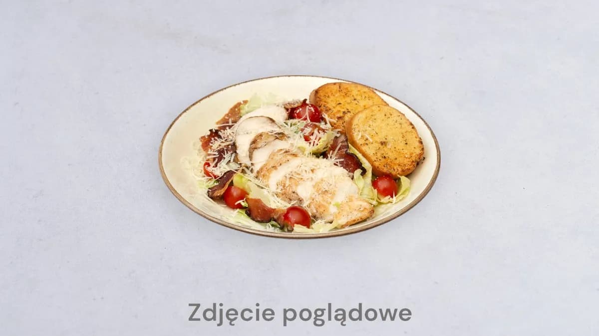 Cesarska sałata z kurczakiem zagrodowym