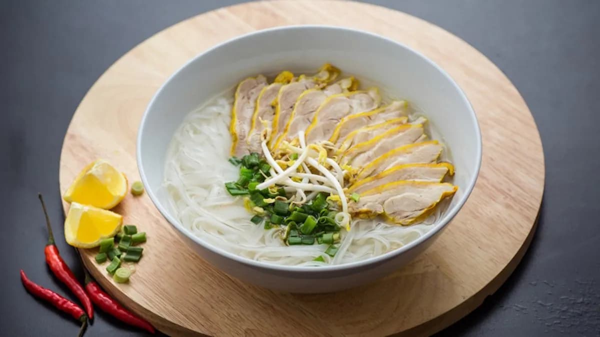 Pho w bulionie z kurczakiem