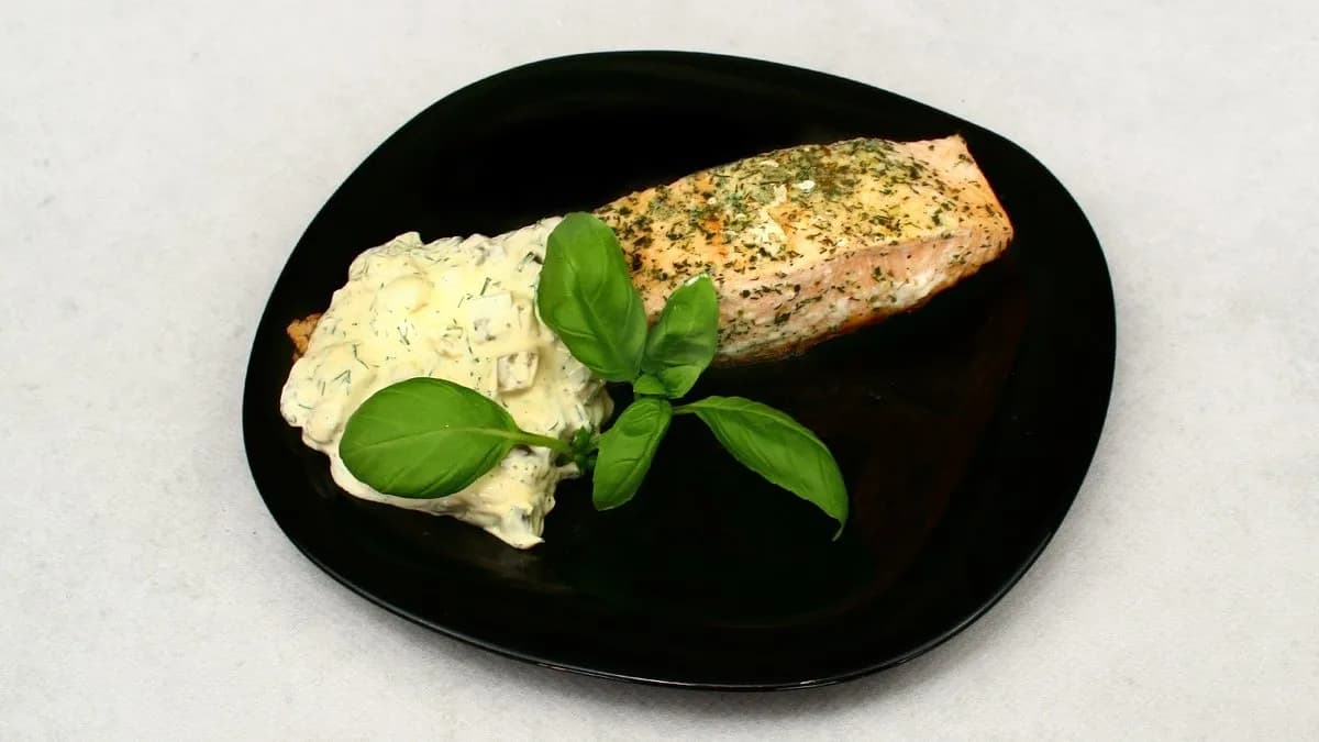 Łosoś w sosie czosnkowym