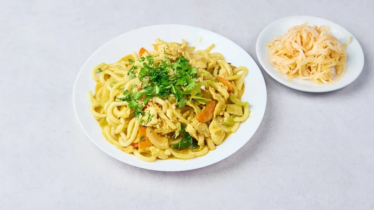 Udon curry z kurczakiem