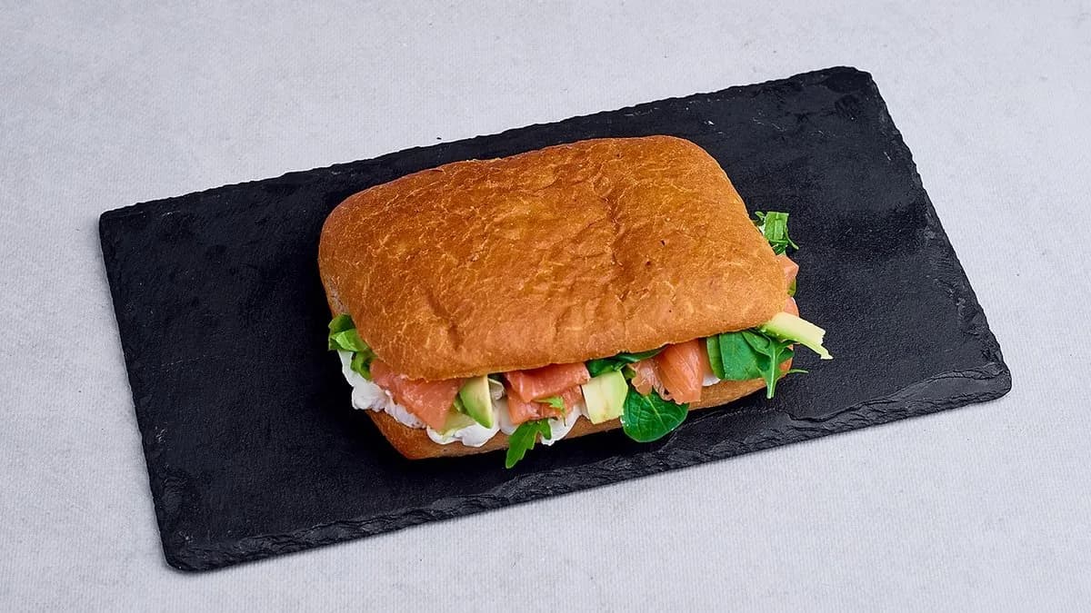 Ficaccia z łososiem i awokado