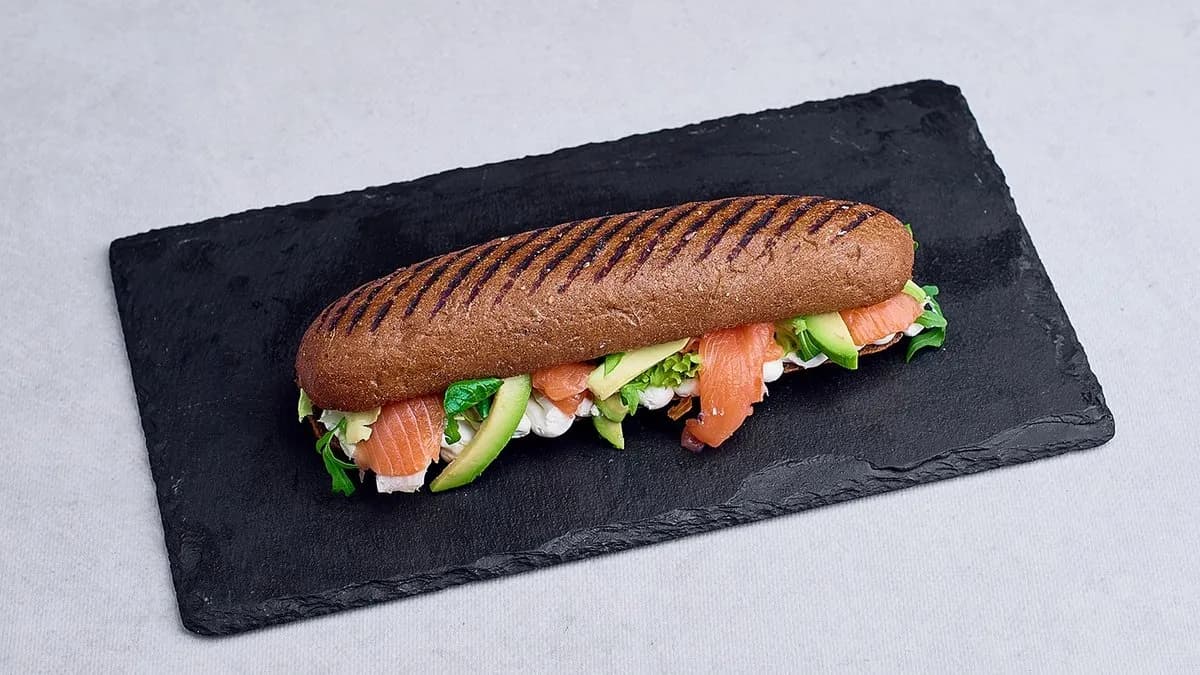 Panini z łososiem i awokado