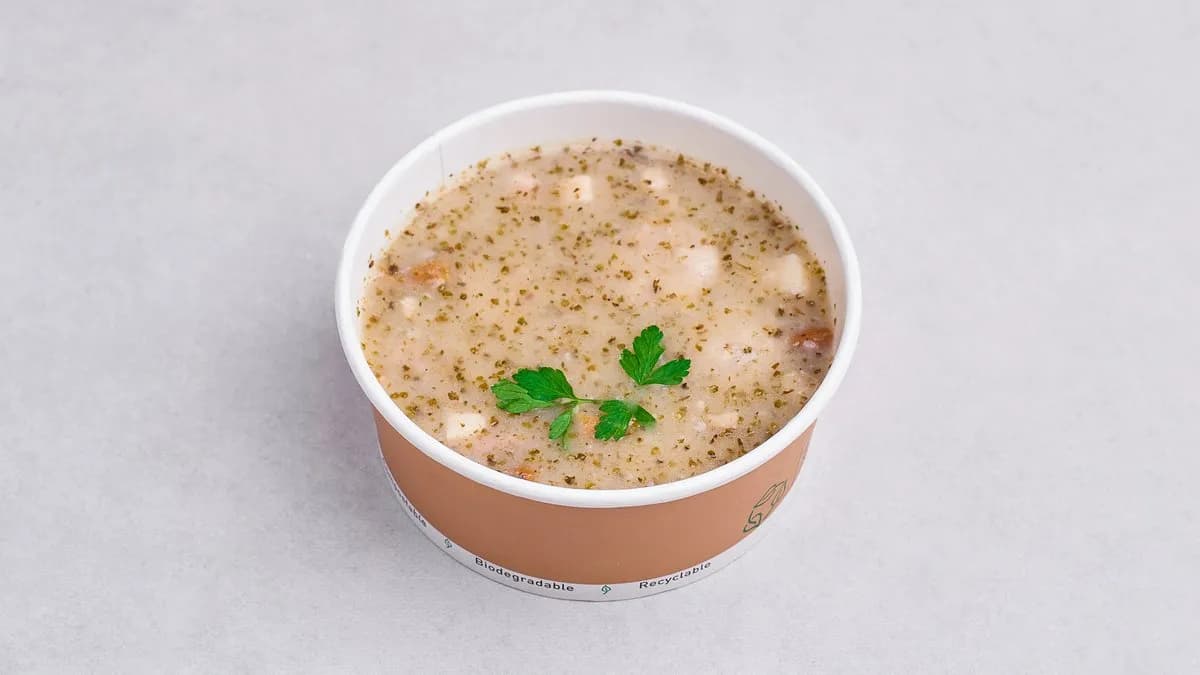 Żurek z jajkiem i białą kiełbasą