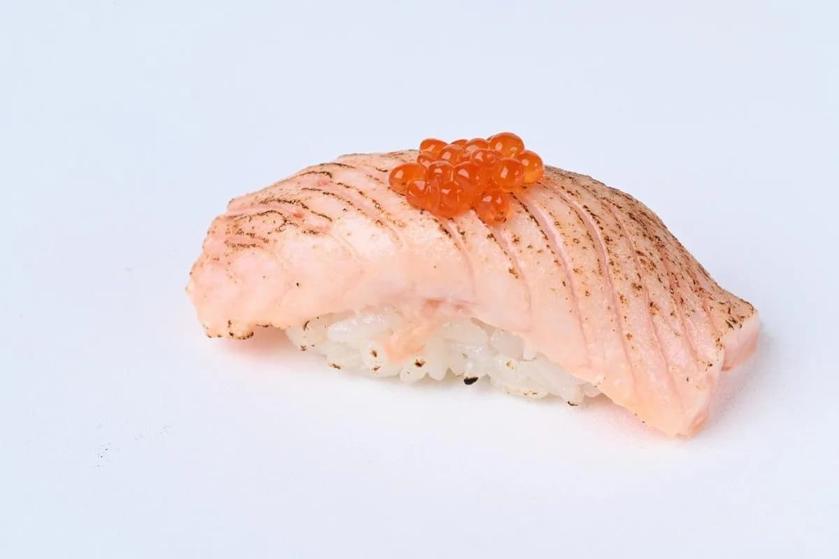 Nigiri z grillowanym łososiem