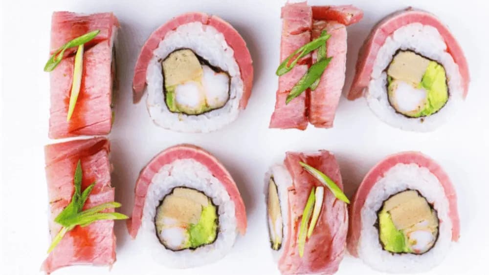 Krewetka w tempurze, owinięta  tuńczykiem