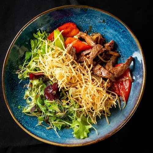 Теплый салат с говядиной