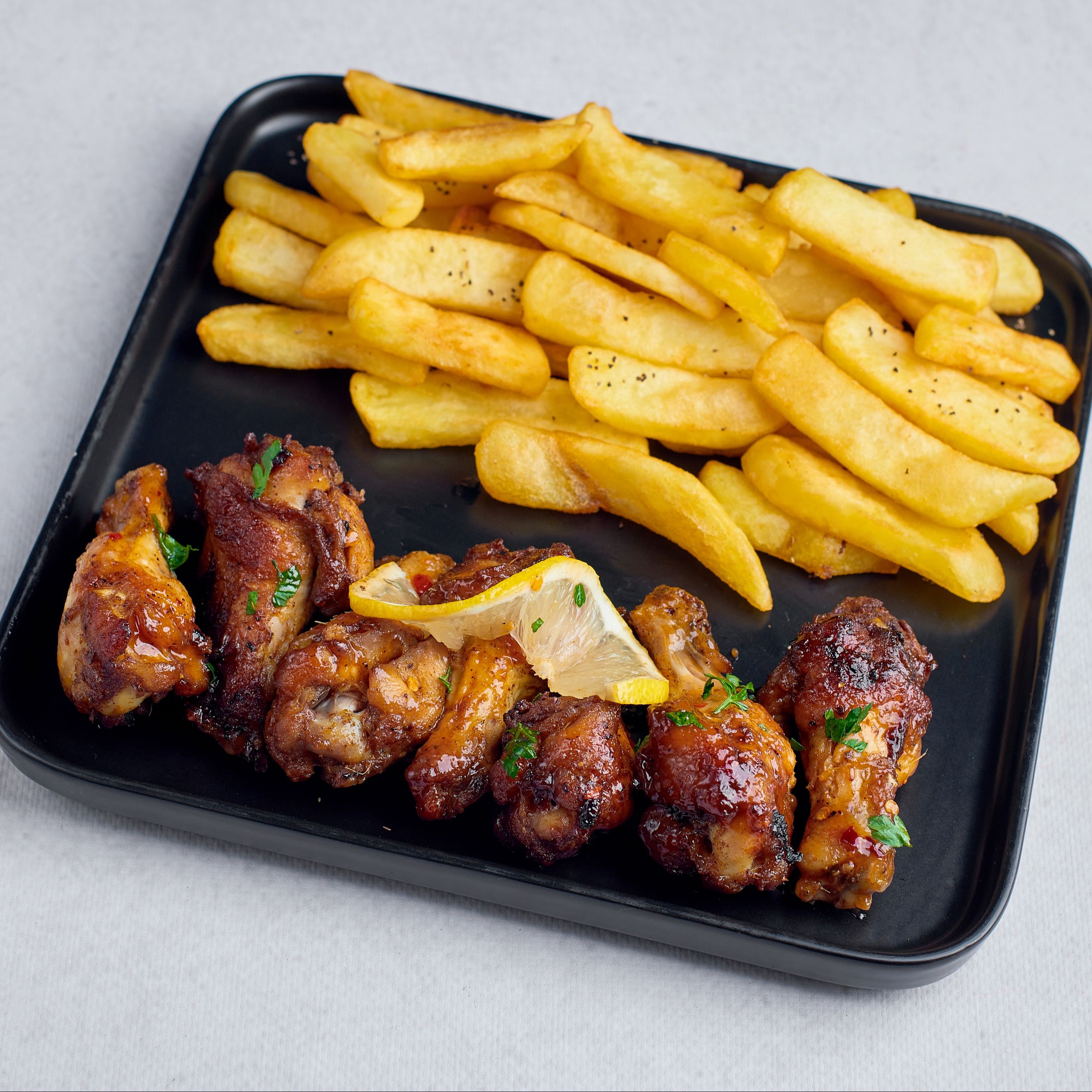 6 Specjalne skrzydelka Nesters + Fries