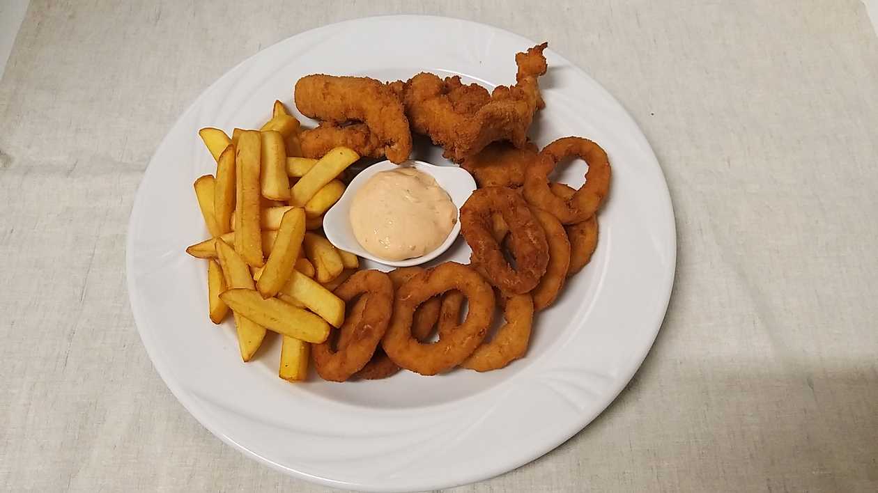 A plate of sundries