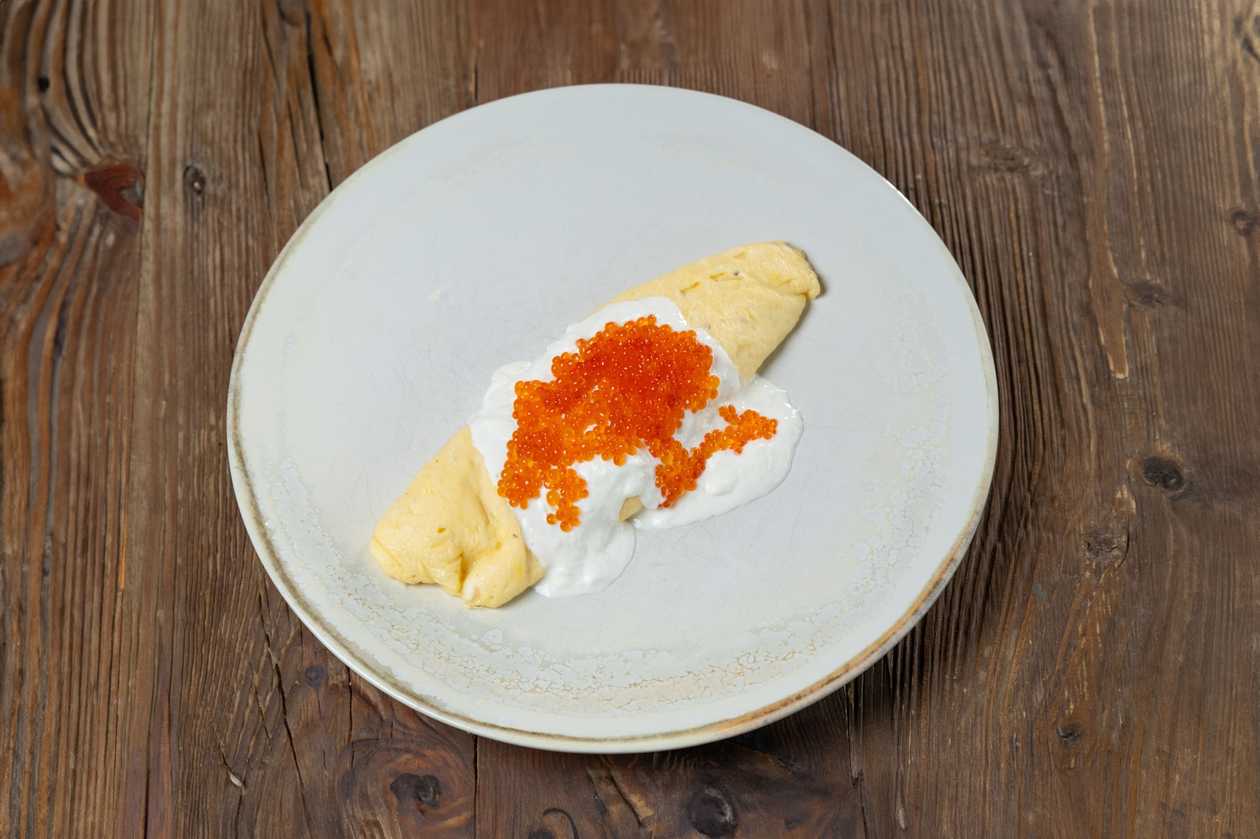 Le Franse Omelette With straciatella salmon and caviar.