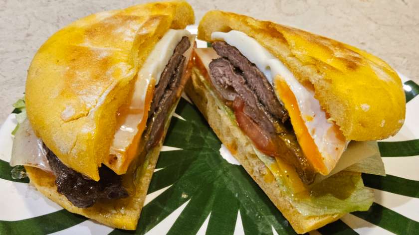 Prego em Bolo do Caco