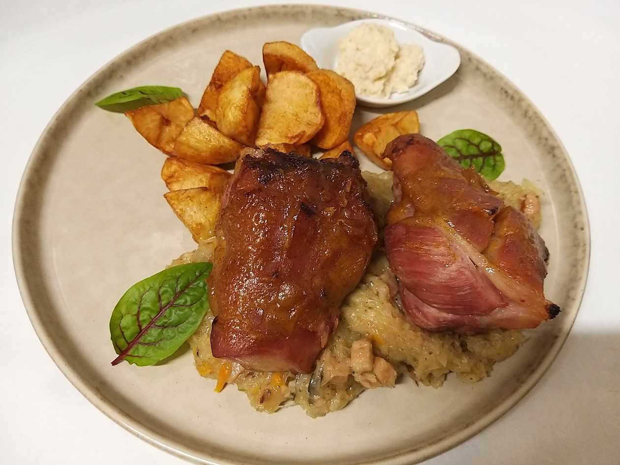 Loose pork knuckle