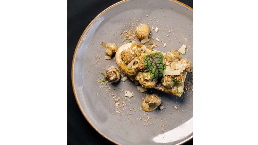 Creamy mushrooms on toast