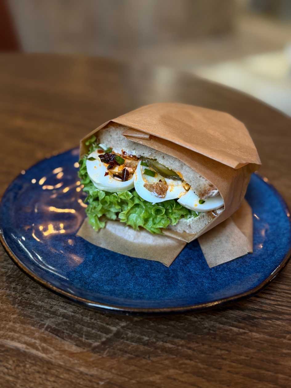 EGG & CHILLI SANDWICH