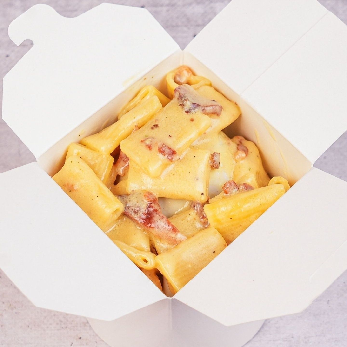 Makaron Rigatoni z Sosem Carbonara