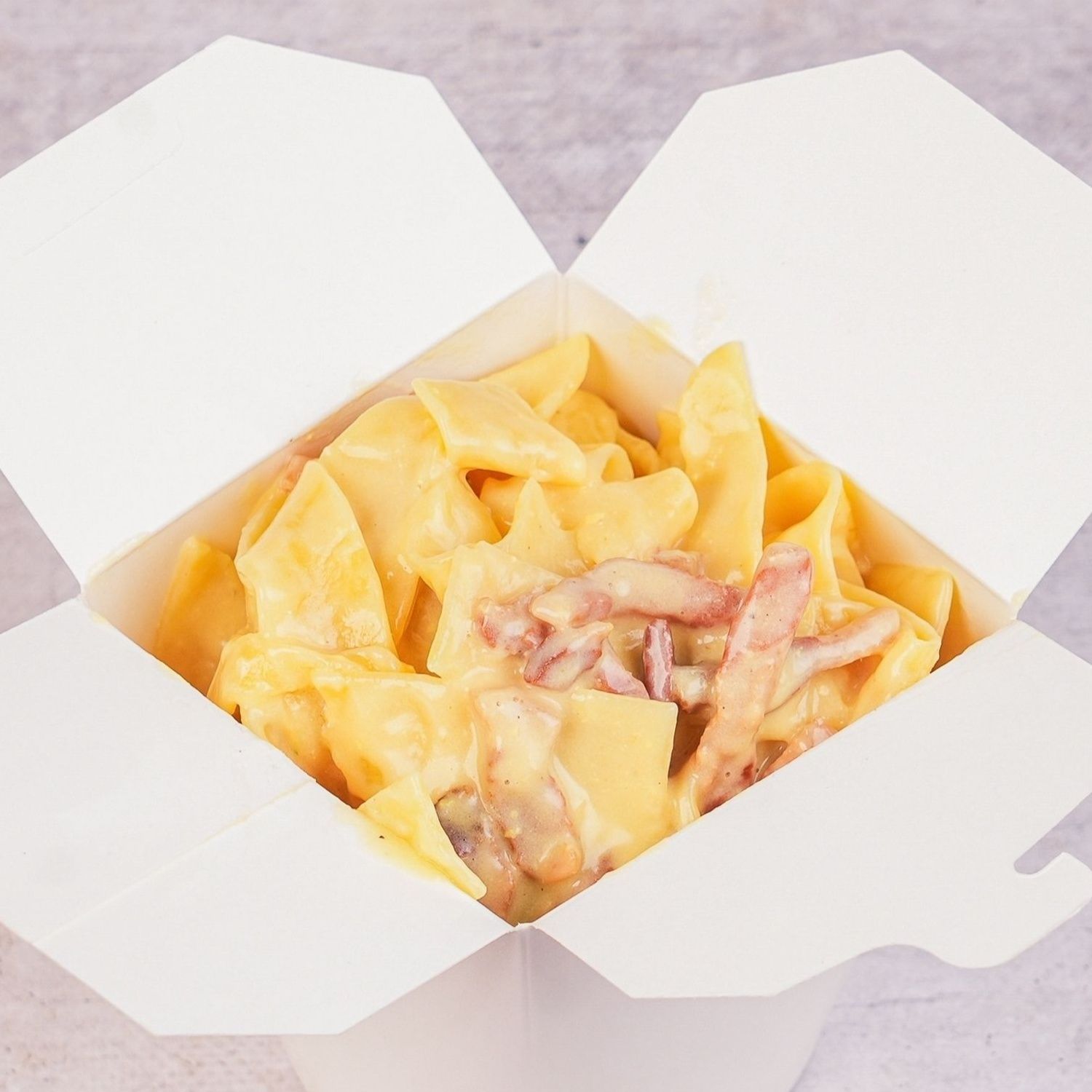 Makaron Pappardelle z Sosem Carbonara