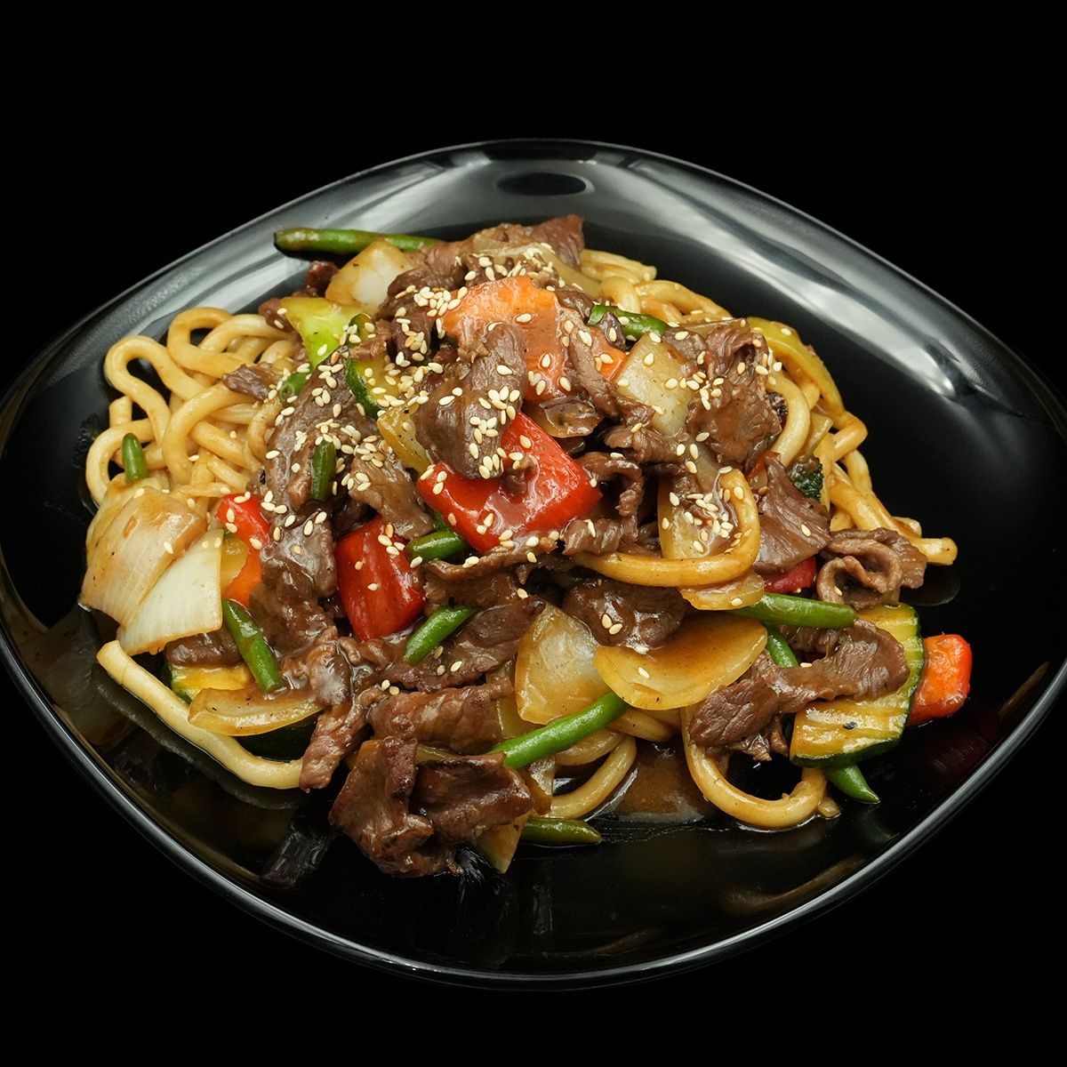 Udon w sosie z wołowiną