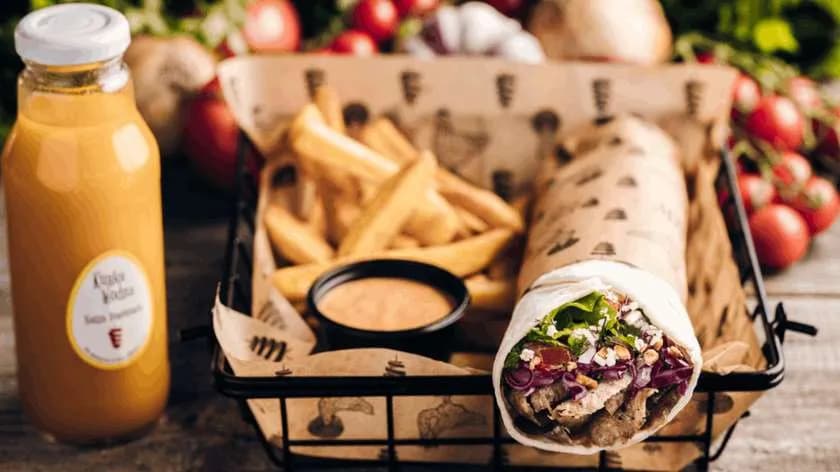 Lawasz "Modro Moja", frytki 200g, sos, lemoniada