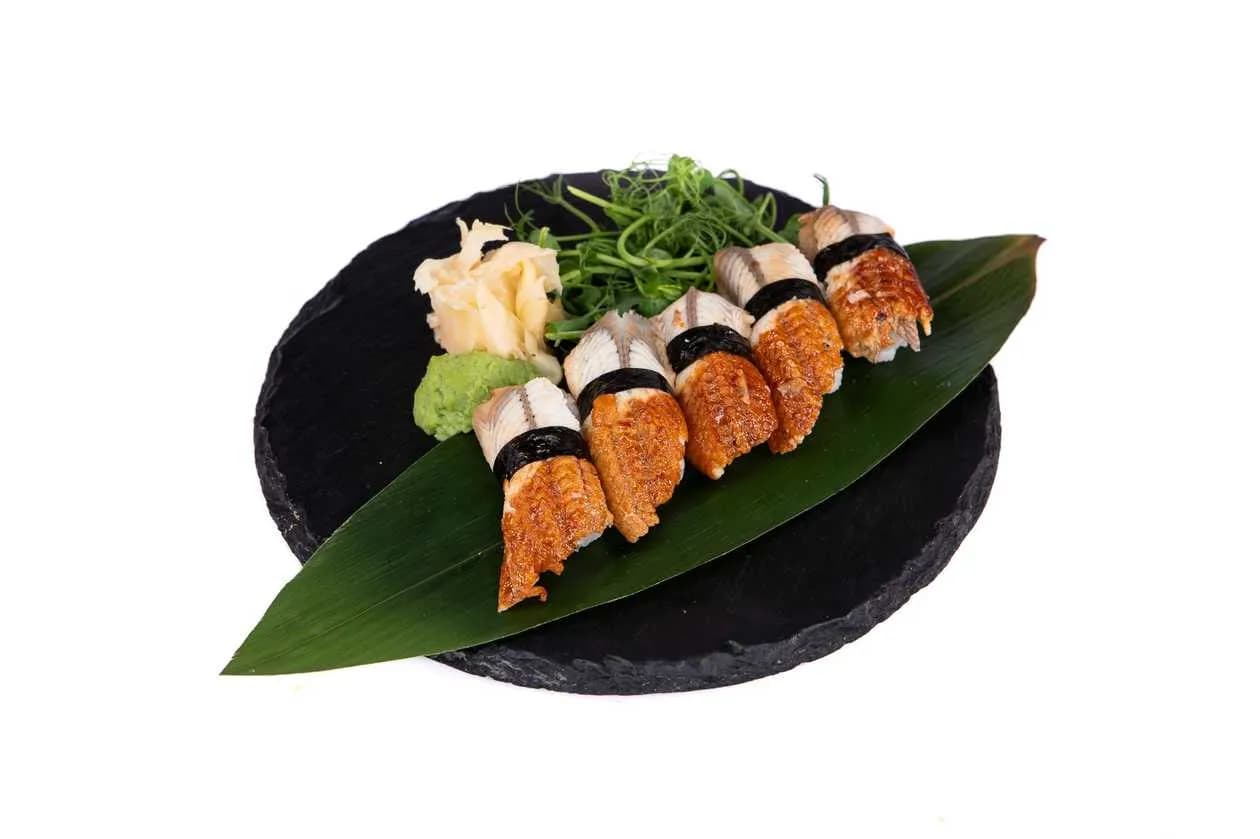 Nigiri z węgorzem