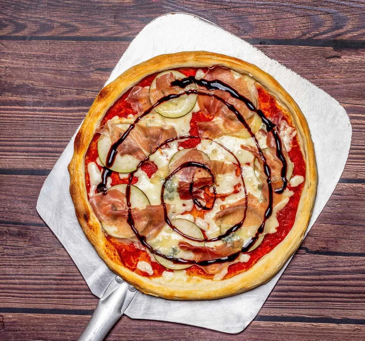 Pizza Prosciutto Crudo con Pera