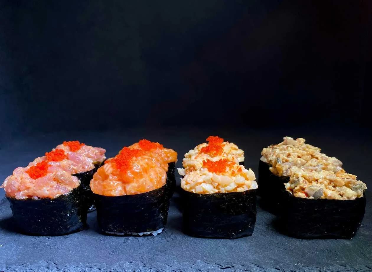 Zestaw Sushi Gunkan Mix (12 sztuk)
