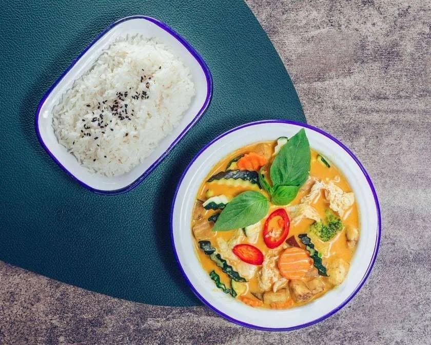 ŻÓŁTE CURRY z warzywami i kurczakiem