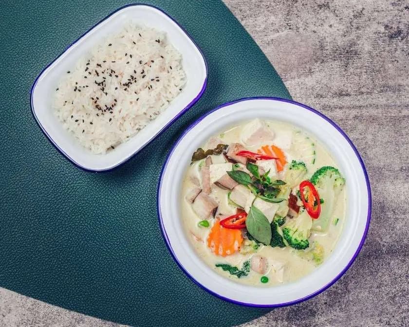 ZIELONE CURRY z warzywami i tofu