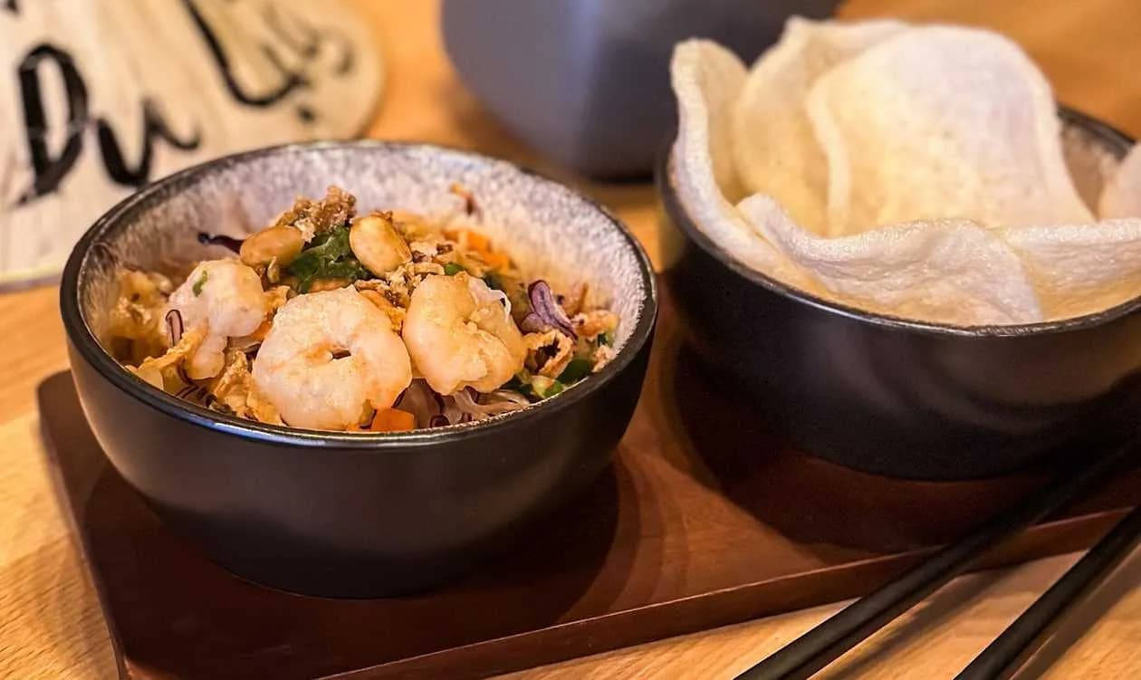 Salads with Shrimps, Crisps and Bamboo Shoots
