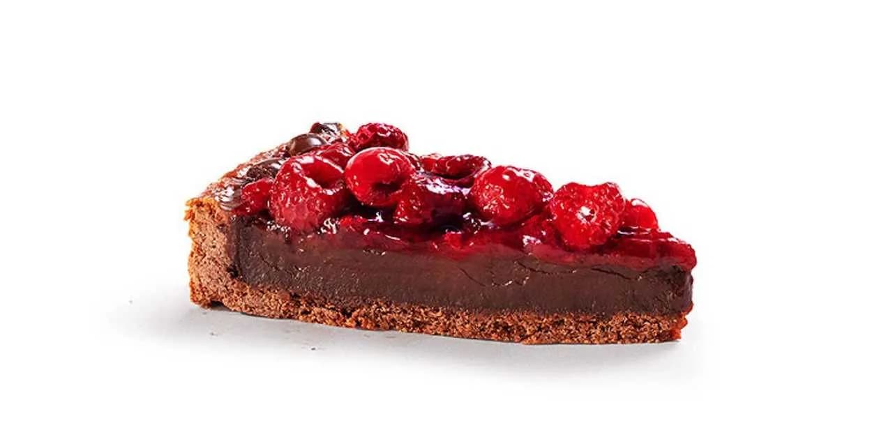 Tarta czekoladowa z malinami