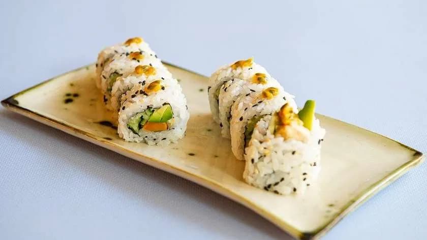 8 x Uramaki ze szparagami w tempurze