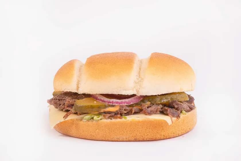 Burger z szarpaną wołowiną