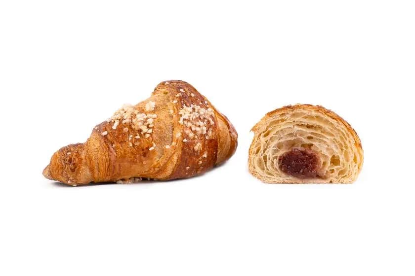 Croissant z malinami.