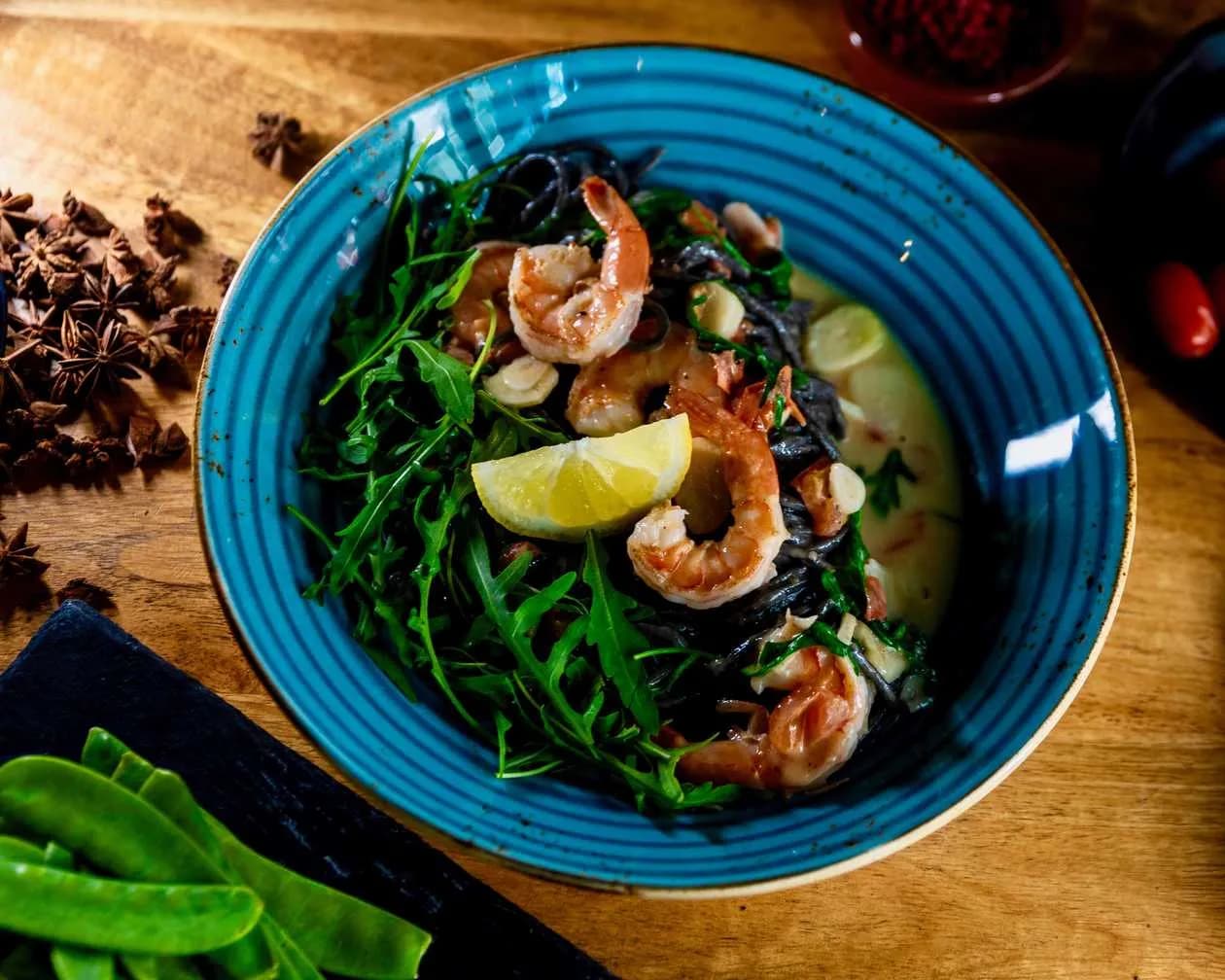 Spaghetti nero with shrimps (5 pcs.)