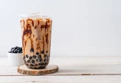 Coffee with chocolate sauce and tapioca
