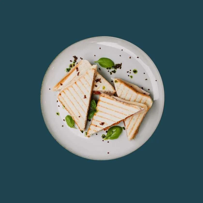 Tosty z szynką i serem