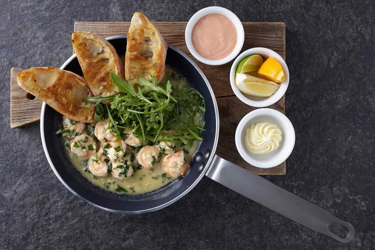 KREWETKI TYGRYSIE NA GORĄCEJ PATELNI (8 szt) 450g