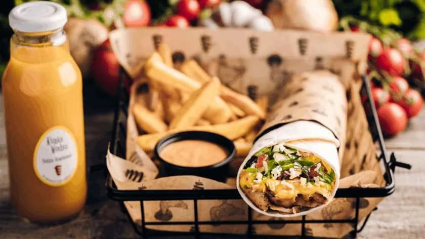 Duży lawasz "Orzeszkura", frytki 200g, sos, lemoniada