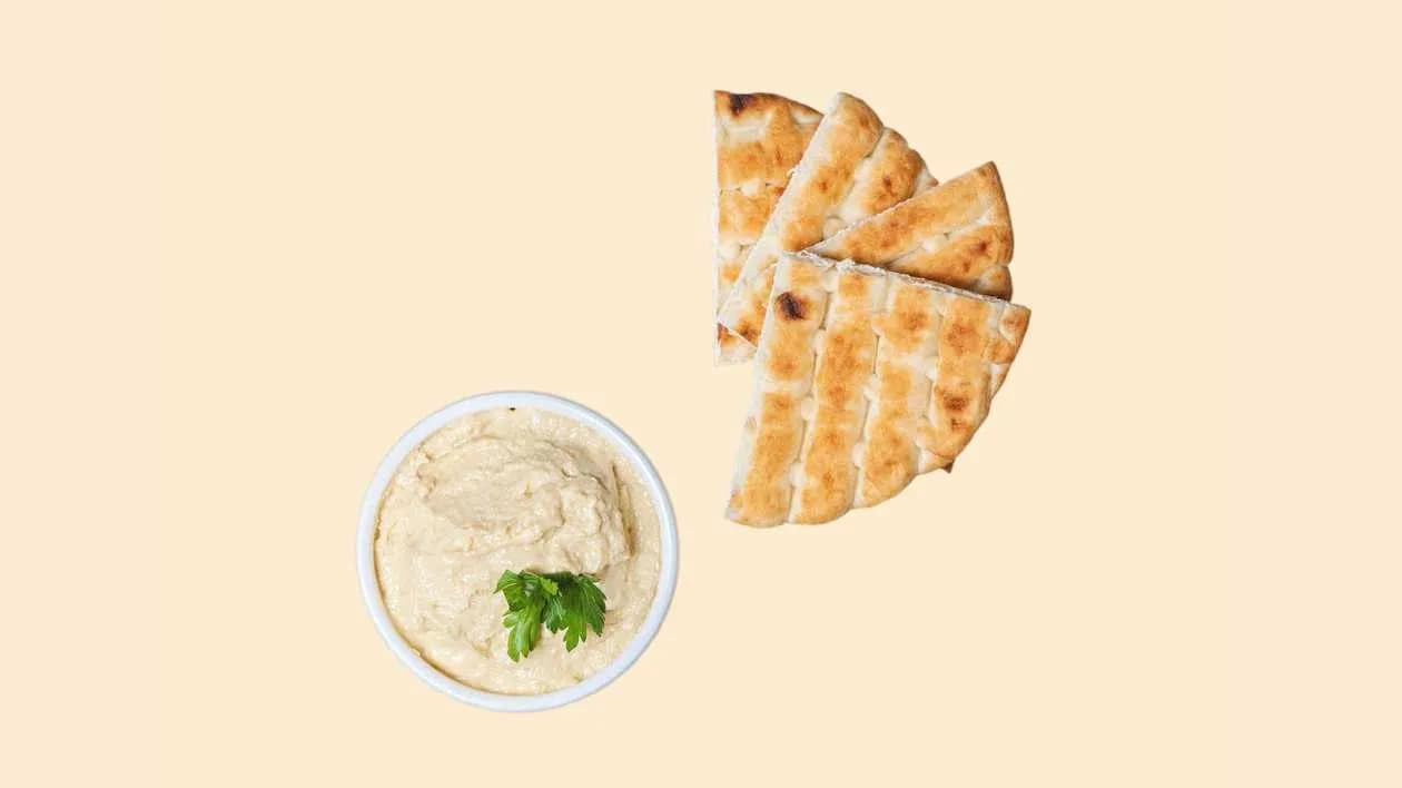 Chlebek pita + hummus