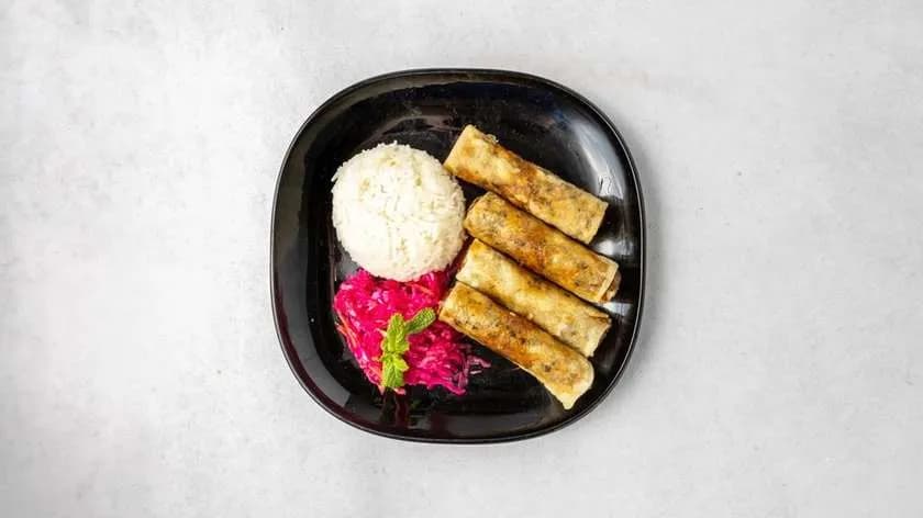 Fried spring rolls with salad and rice