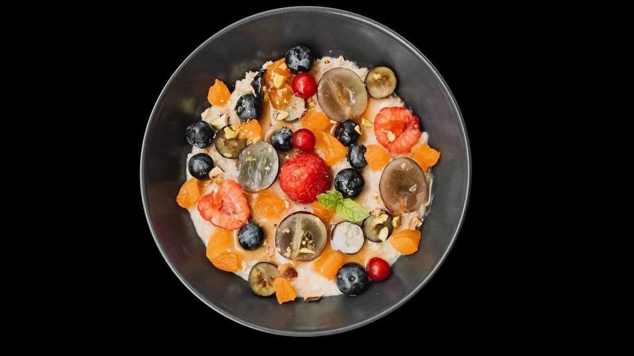 Oatmeal with fruits