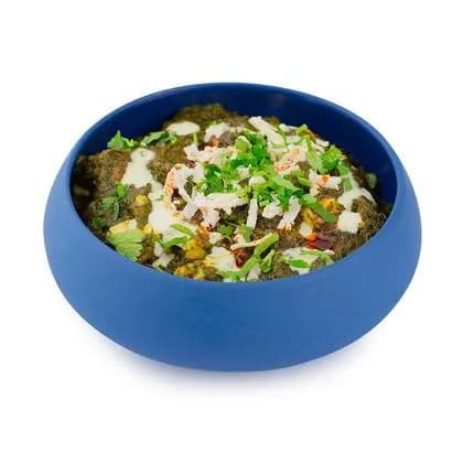 Homemade Cheese with Spinach and Indian Spices in Masala Sauce